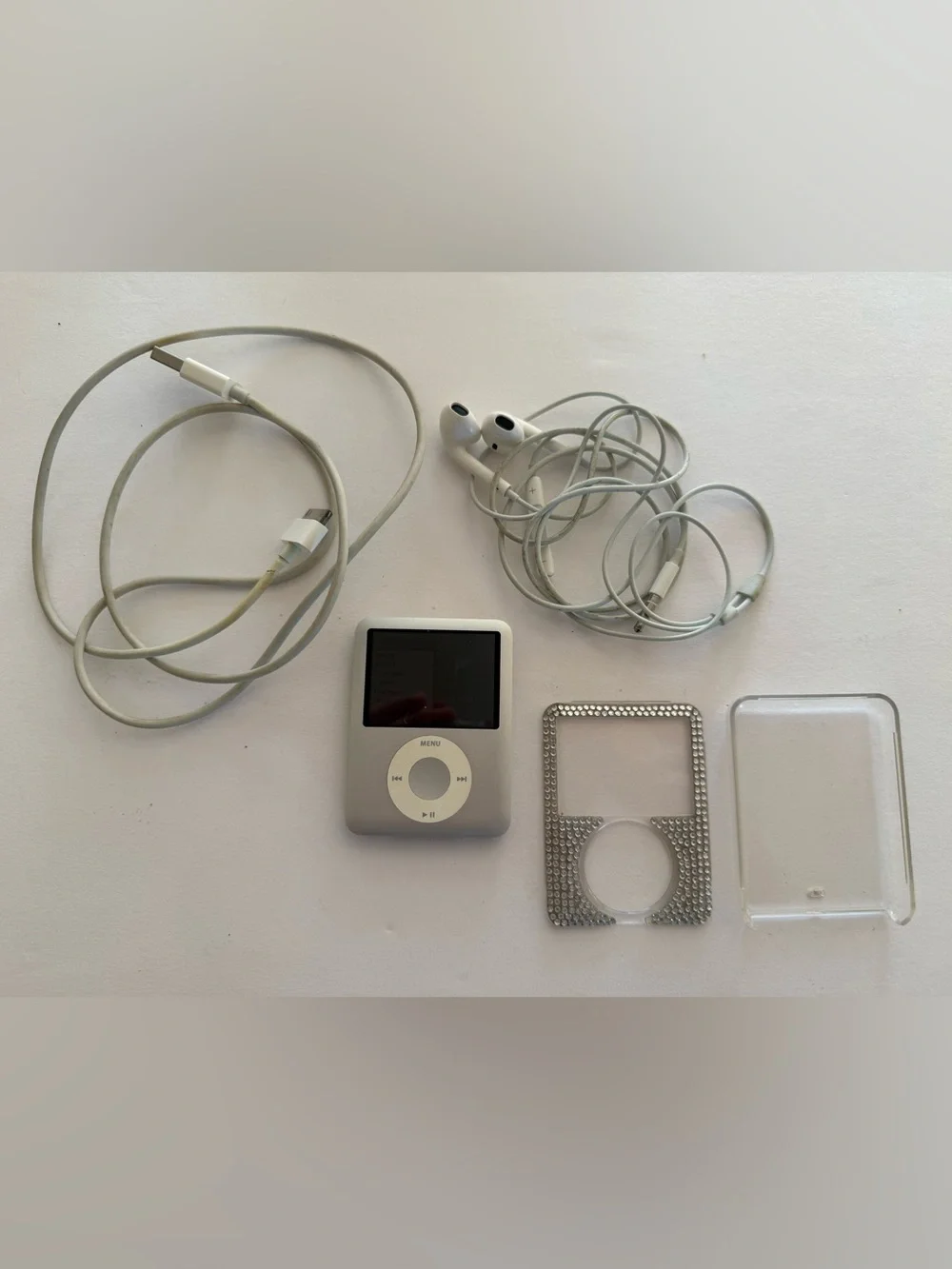 Apple iPod Nano 3rd Generation with Crystal Case, OG Headphones/Charger Y2K